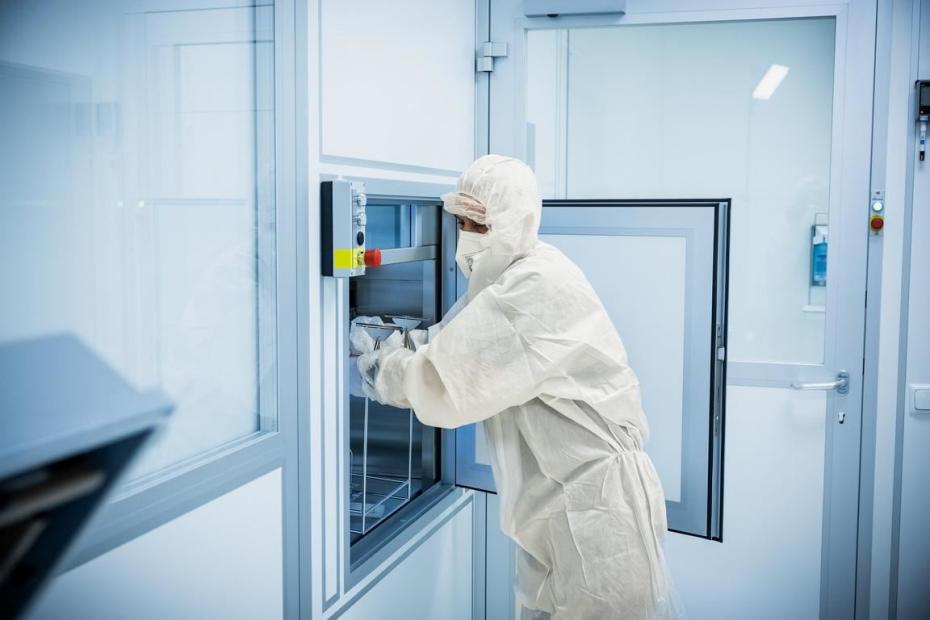 Definiert saubere Oberflächen als Dienstleistung vom Anlagenhersteller