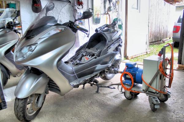 Yamaha YP 400 mit eingebautem Kugelmotor