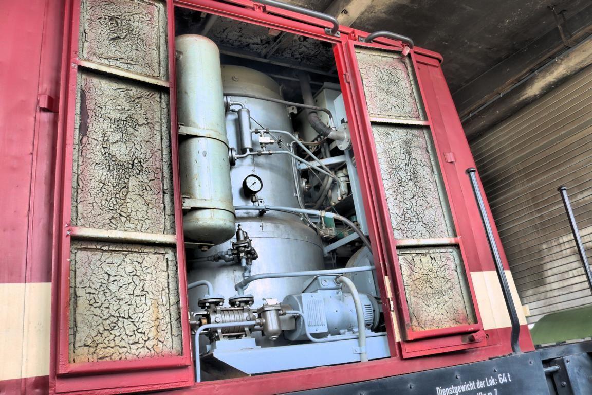 Zum Heizen der Reisezüge wurden teilweise eigene Heizungen entwickelt, wie dieser Dampfkessel für eine Diesellokomotive zeigt.